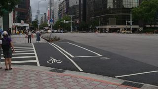 東西の幹線道路