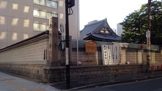 三重塔みたいなのがチラチラ見える