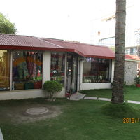 敷地内のショップ。入り難い。