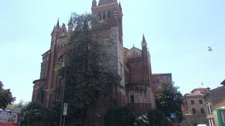 旧市街地の東側にあります。