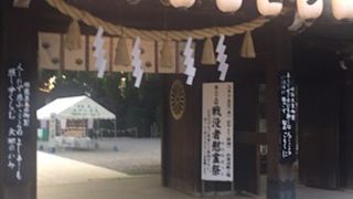 緑深い神社
