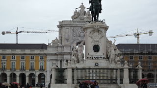 宮殿広場の名前でも呼ばれています
