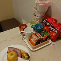 お菓子や水・フルーツは無料です