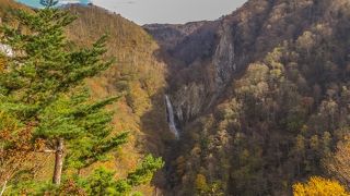 偶然出合った迫力満点の滝