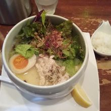 基本の鶏白湯ラーメン。@880円