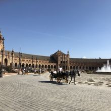 とにかく広い広場ですが、人は暑いときはあまりいません