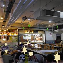 地元の家族連れが多く利用していました