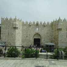 旧市街のゲートで最も立派なゲートです。