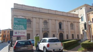 学術劇場です。