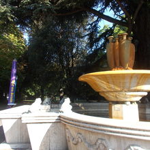 公園の噴水です。