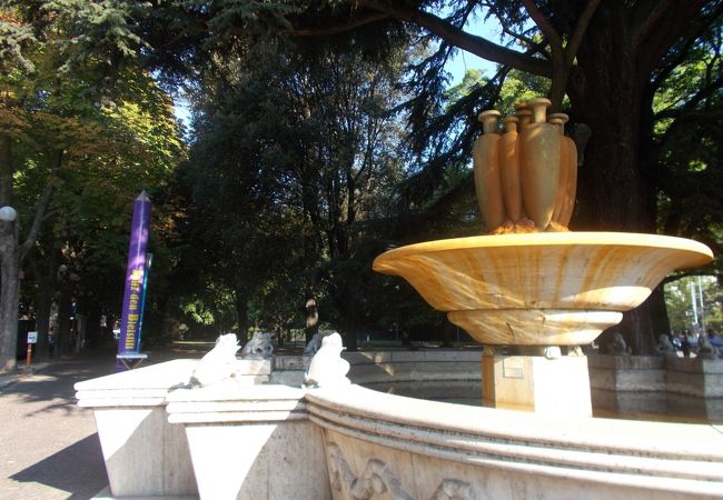 ボルツァーノ駅前の公園です。