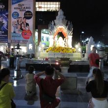 祈る人とそうでない人