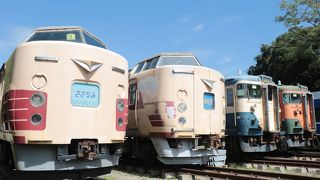 国鉄型車両は前面カットされている