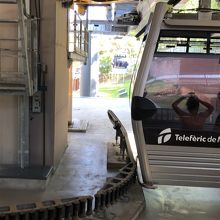 ゴンドラに乗り込みます