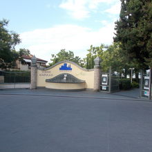 施設の入り口です。