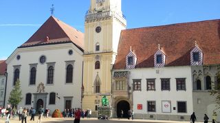 旧市街の中央にある広場