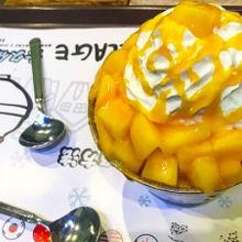 マンゴーのピンス！果肉がごろごろ！