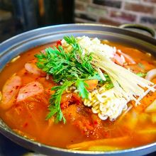 ブデチゲ！具沢山で美味しかったです！辛かったけど！w