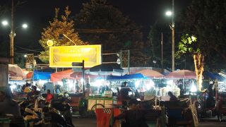 Tシャツなどを売っています