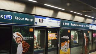 シンガポール市街の便利な乗り換え駅