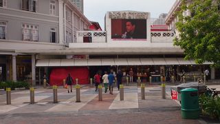 繁華街にある仲見世的な商店街