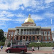 ボストンコモンを見下ろすような　威風堂々とした　マサチューセッツ州議事堂