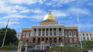 ボストンコモンを見下ろすような　威風堂々とした　マサチューセッツ州議事堂