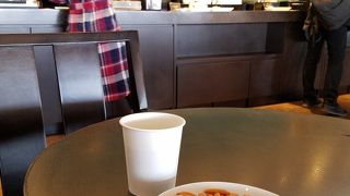 おつまみ、飴、アルコール類も頂けます。