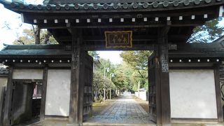 ご利益のほどは？　隣の病院通いの患者には、長命寺という名前は、ついお参りしたくなる名前だ。