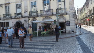 ロシオ駅目の前の便利なカフェ。ビファナが美味。