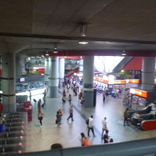 改札口はそれもど混雑していませんでした