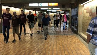 カタルーニャ駅の発車する車内でひったくりにあいました。夜間は高くても、タクシーの方がいいですね。