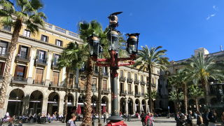 街灯が有名だが建物も良かった