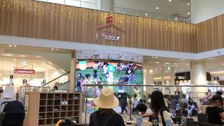 ファミリーに優しいショッピングモールです。