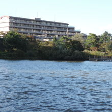 鏡が池から見る全景