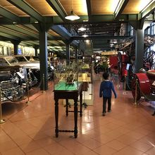 広大なクラシックカーコレクション