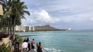 ダイヤモンドヘッドが望めるザワイキキビーチといったらココ！