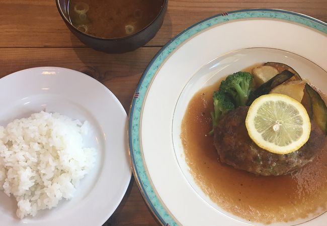 バター醤油ハンバーグが美味しい！