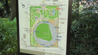 横浜スタジアムに隣接する公園