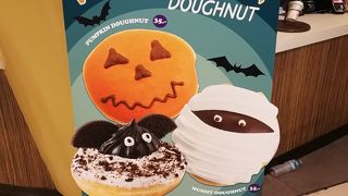 ハロウィンバージョンのドーナツ販売中