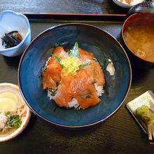 あまごの漬け丼