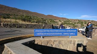 マウナケア山頂に行く時は必ずここで休憩します