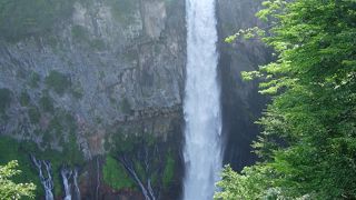 水しぶきを浴びる