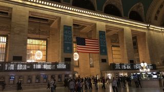 ニューヨーカー行き交う品格ある駅