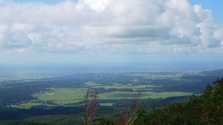 鳥海山と日本海が見渡せる