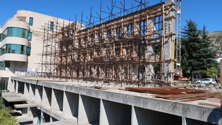 考えさせられる