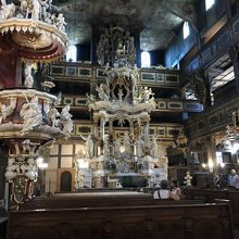 内部の装飾は見事です。