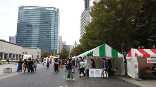10月3連休　よこはま国際フェスタ２０１８　グランモール公園　美術の広場