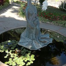 庭園内の泉