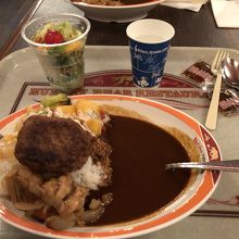 ディズニーランド内にあるカレーショップ By Supersto ハングリーベア レストランのクチコミ フォートラベル